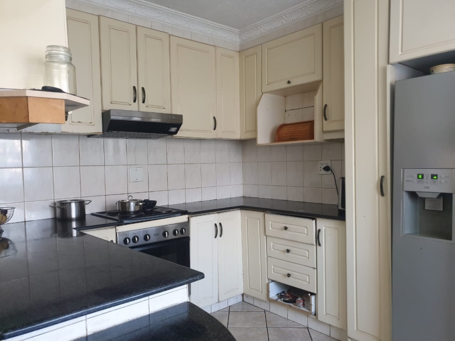 4 Bedroom Property for Sale in Annlin Gauteng