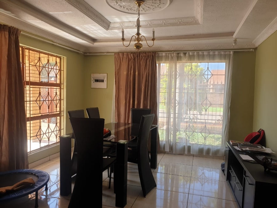 4 Bedroom Property for Sale in Annlin Gauteng