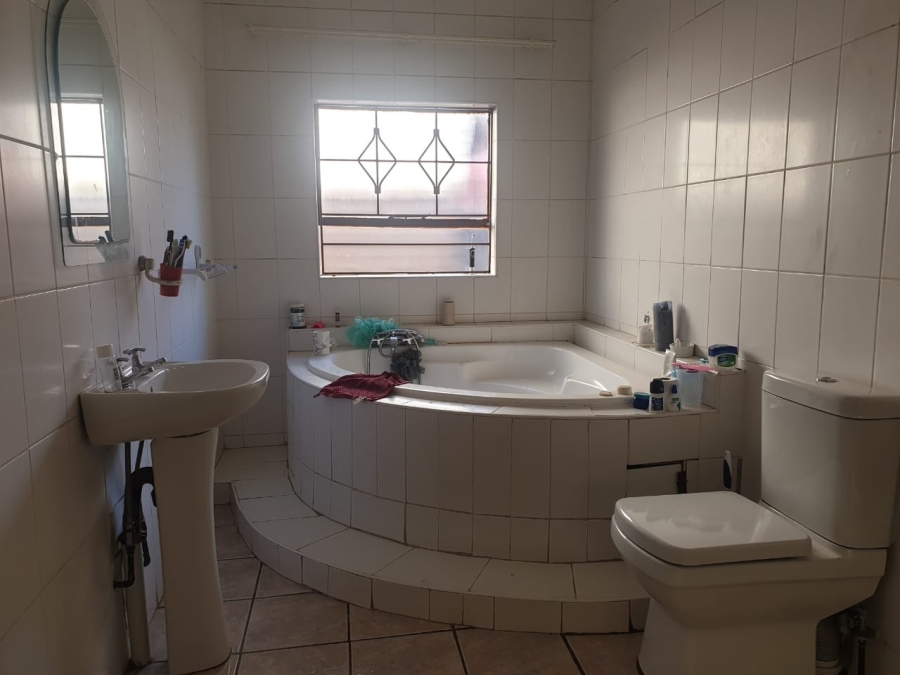 4 Bedroom Property for Sale in Annlin Gauteng