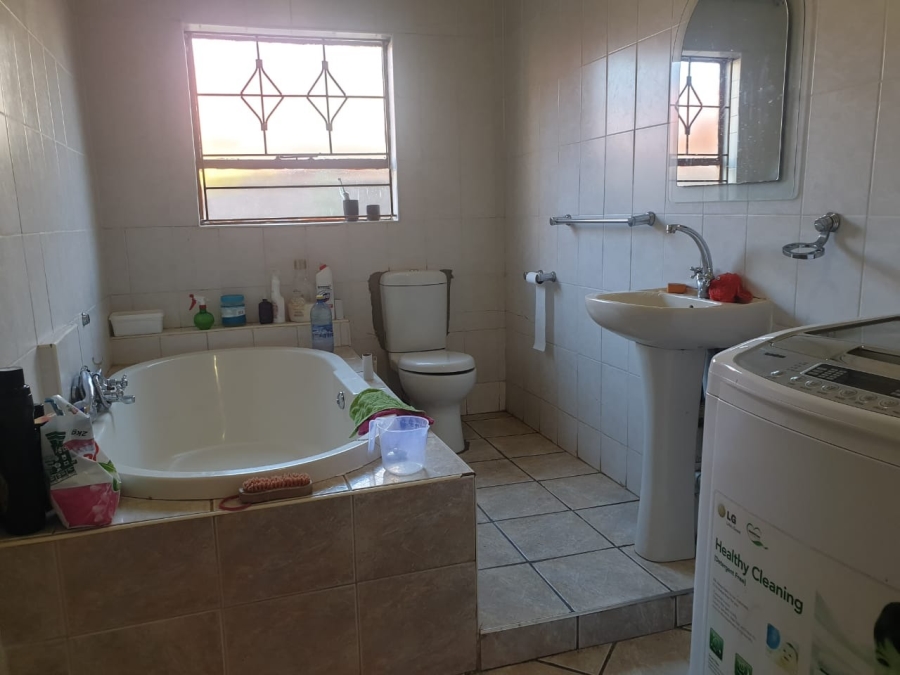 4 Bedroom Property for Sale in Annlin Gauteng