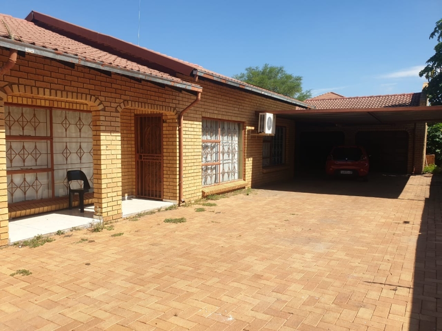 4 Bedroom Property for Sale in Annlin Gauteng