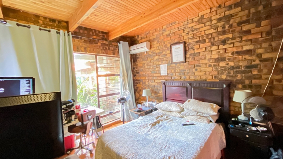 4 Bedroom Property for Sale in Florauna Gauteng