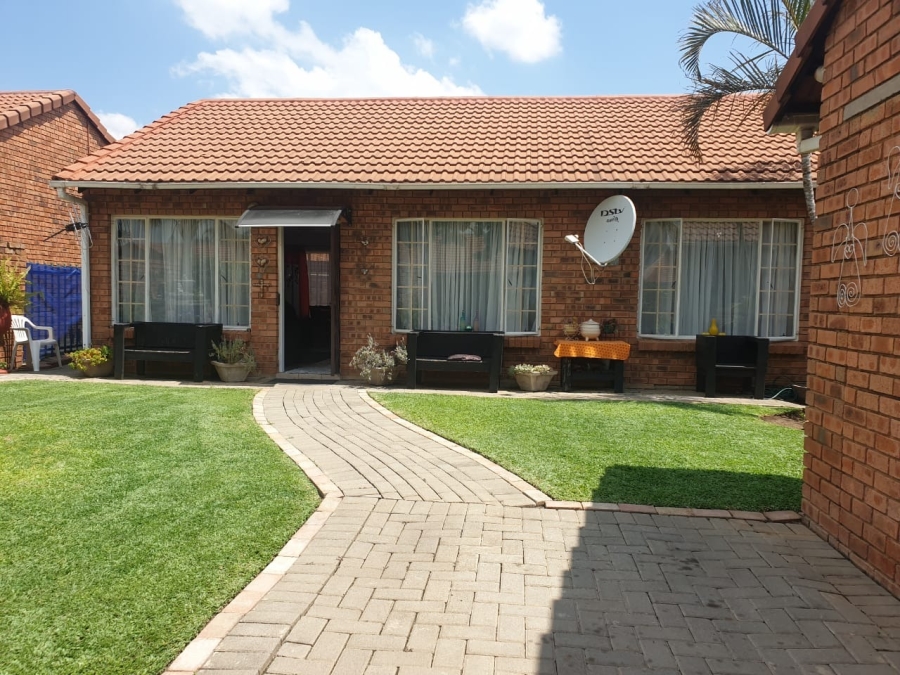 3 Bedroom Property for Sale in Annlin Gauteng