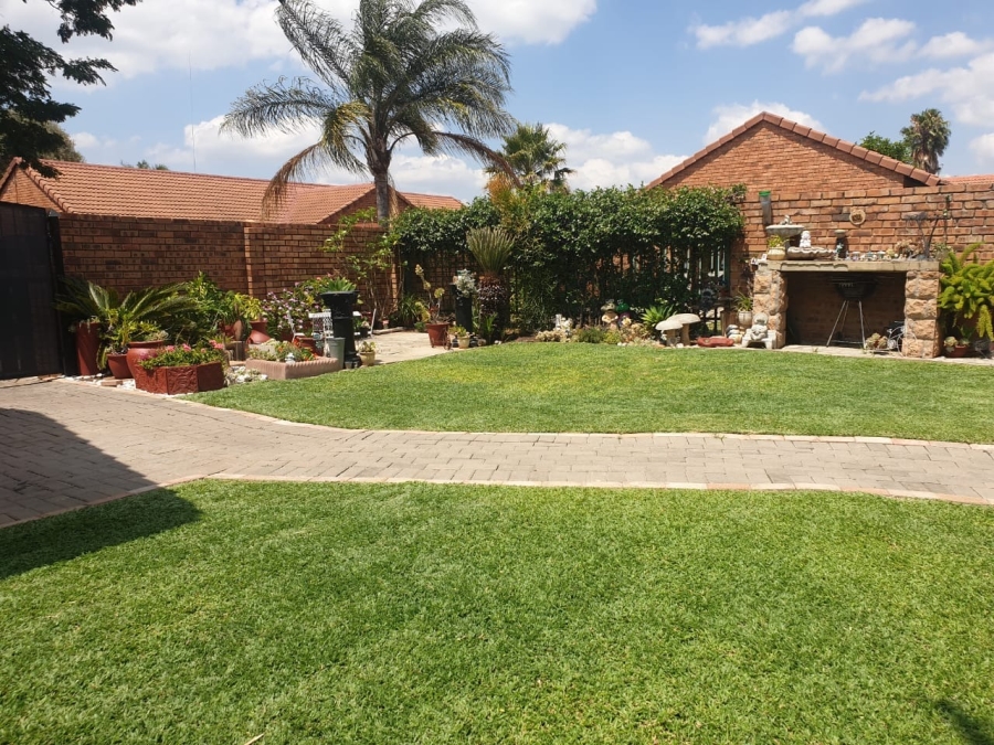 3 Bedroom Property for Sale in Annlin Gauteng