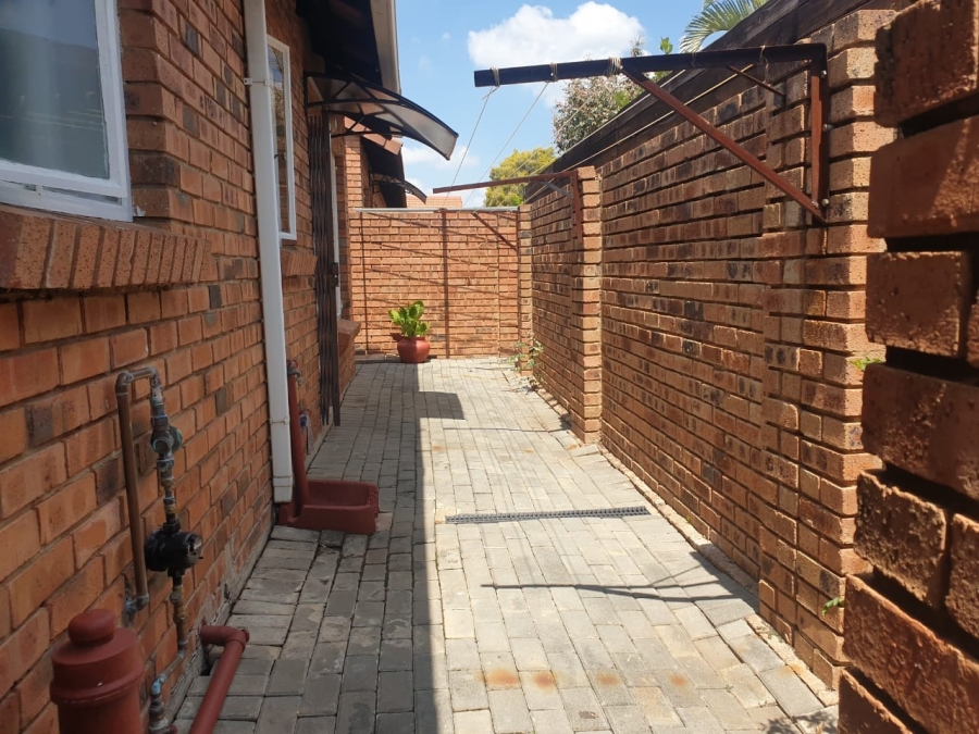 3 Bedroom Property for Sale in Annlin Gauteng