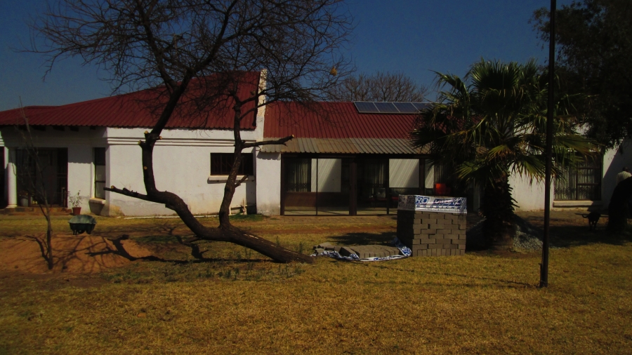 5 Bedroom Property for Sale in Onderstepoort Gauteng