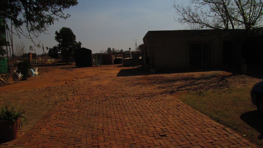 5 Bedroom Property for Sale in Onderstepoort Gauteng