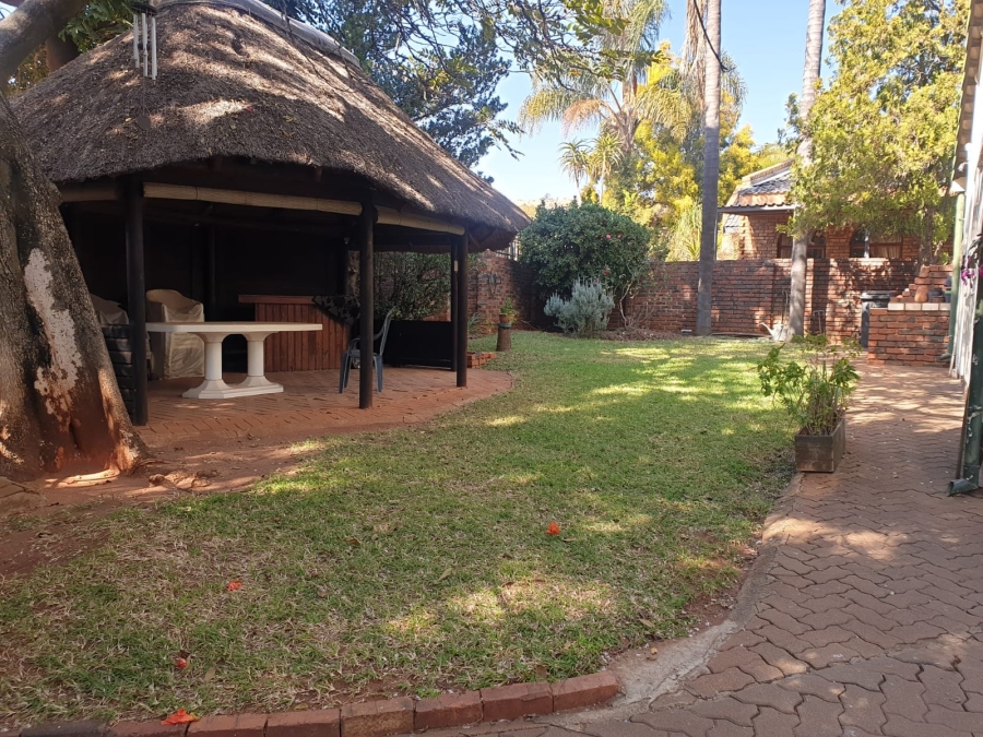 6 Bedroom Property for Sale in Magalieskruin Gauteng