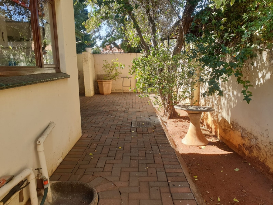 6 Bedroom Property for Sale in Magalieskruin Gauteng