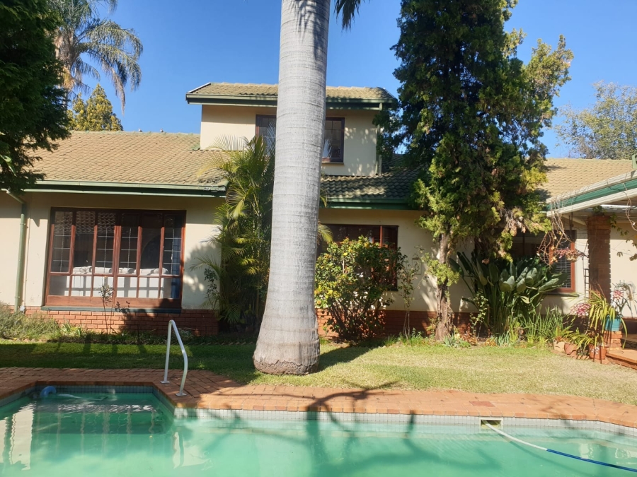 6 Bedroom Property for Sale in Magalieskruin Gauteng