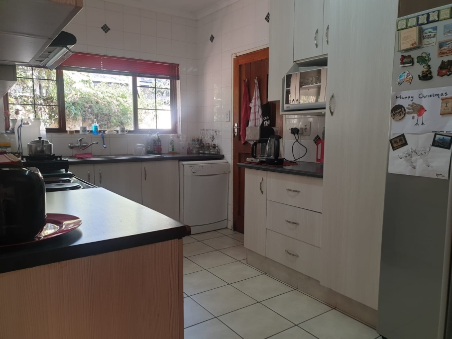 6 Bedroom Property for Sale in Magalieskruin Gauteng