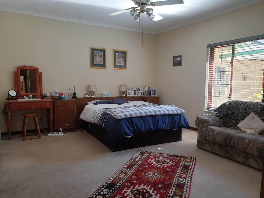 6 Bedroom Property for Sale in Magalieskruin Gauteng