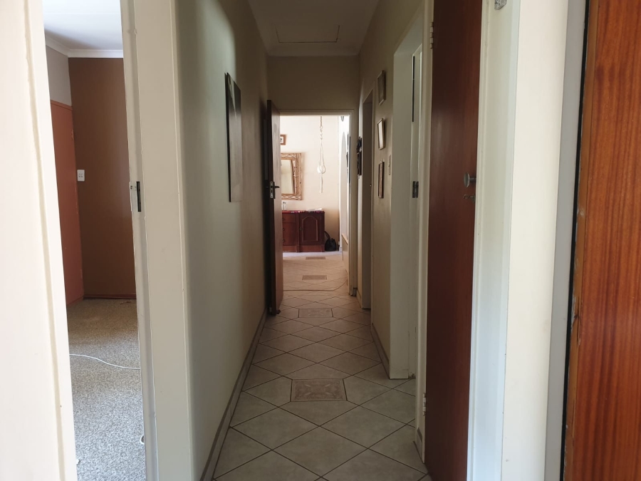 6 Bedroom Property for Sale in Magalieskruin Gauteng