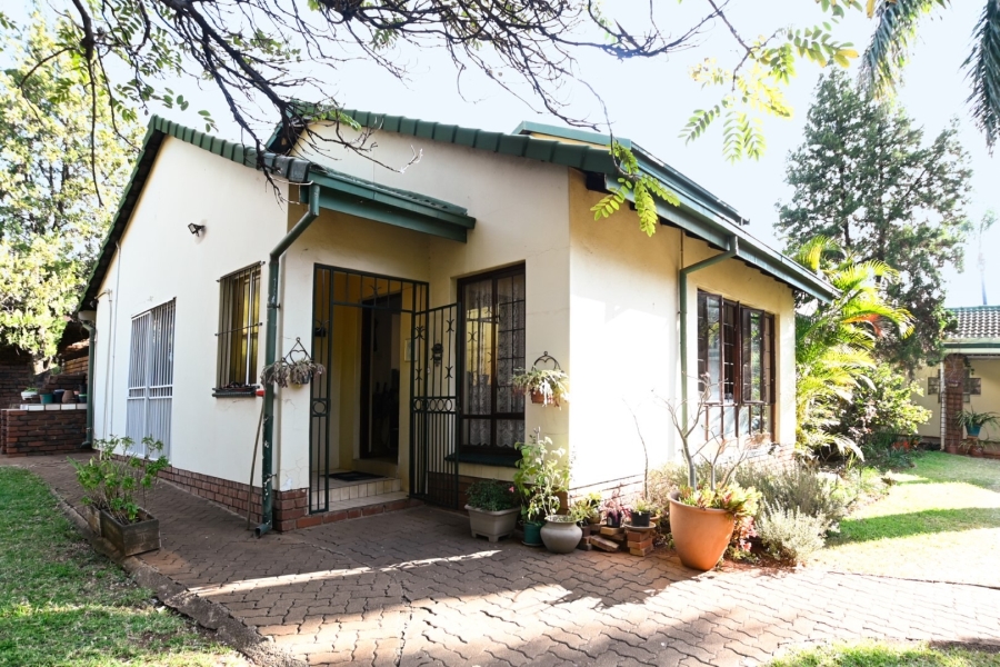 6 Bedroom Property for Sale in Magalieskruin Gauteng