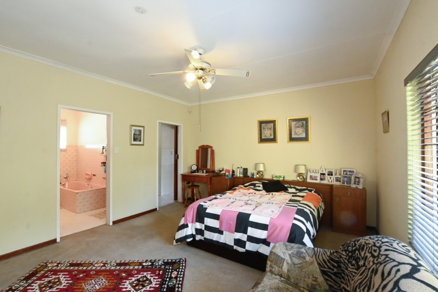 6 Bedroom Property for Sale in Magalieskruin Gauteng