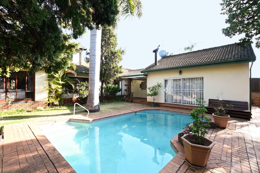 6 Bedroom Property for Sale in Magalieskruin Gauteng