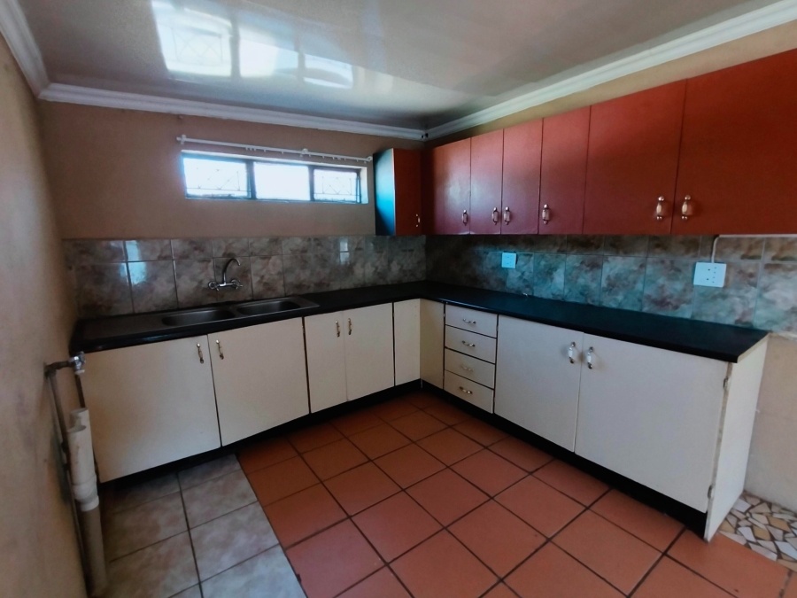 4 Bedroom Property for Sale in Mountain View Gauteng