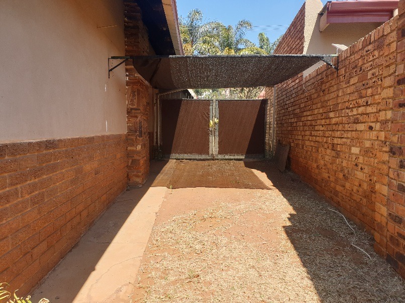 To Let 1 Bedroom Property for Rent in Sinoville Gauteng