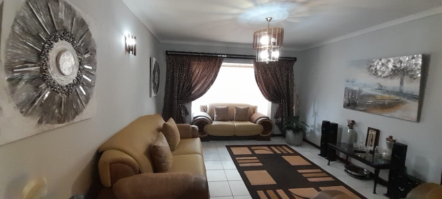 4 Bedroom Property for Sale in Faerie Glen Gauteng