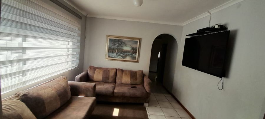 4 Bedroom Property for Sale in Faerie Glen Gauteng