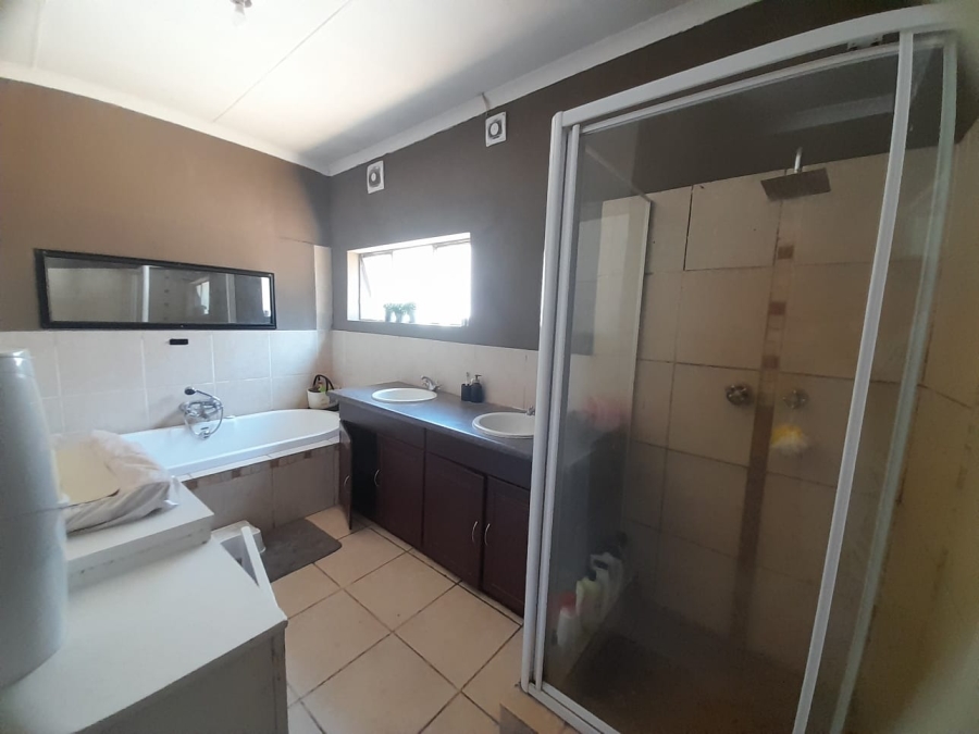 7 Bedroom Property for Sale in Bultfontein A H Gauteng