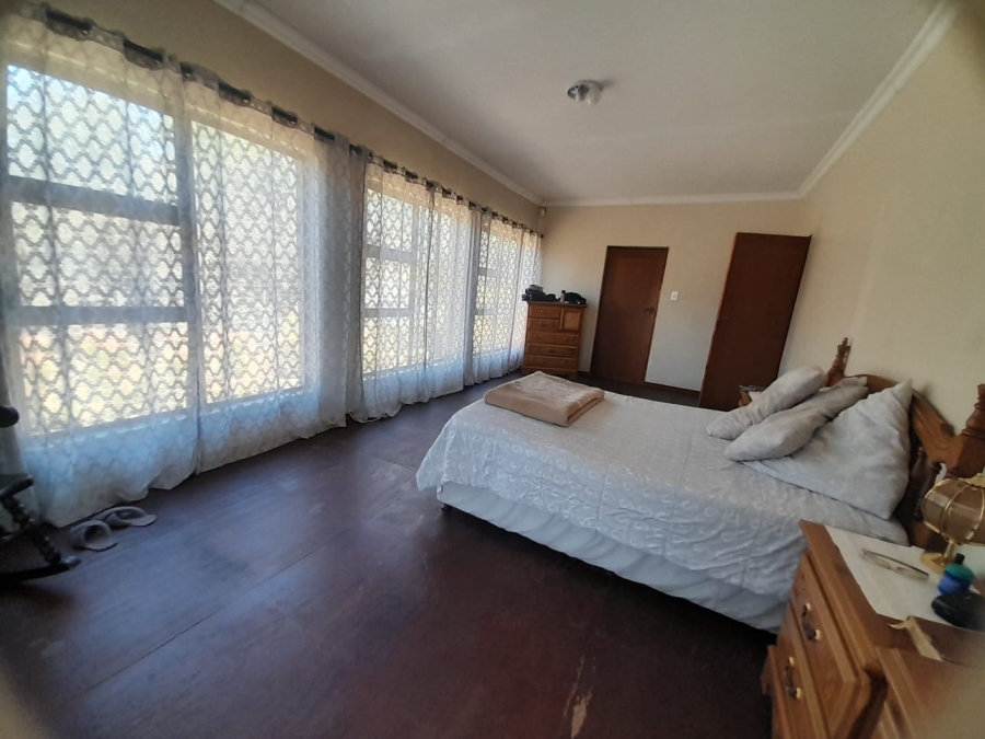 5 Bedroom Property for Sale in Roodeplaat Gauteng