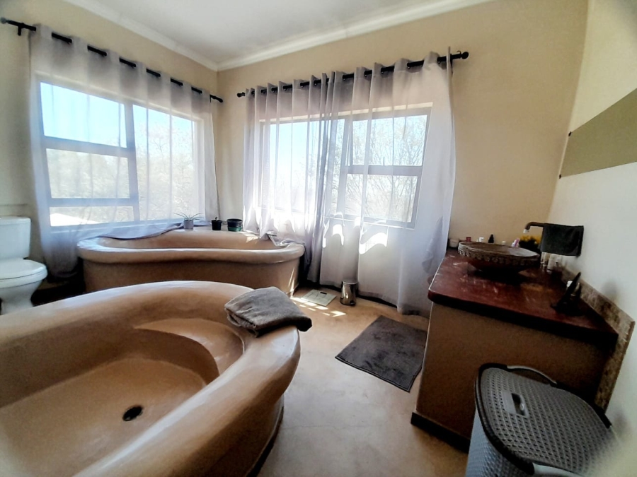 5 Bedroom Property for Sale in Roodeplaat Gauteng