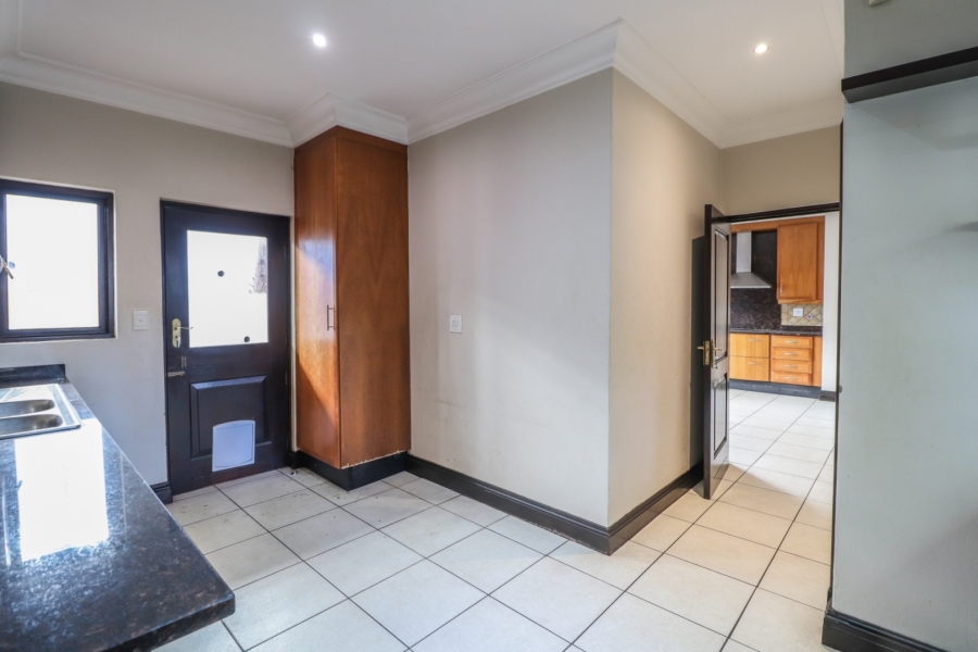 5 Bedroom Property for Sale in Atholl Gauteng