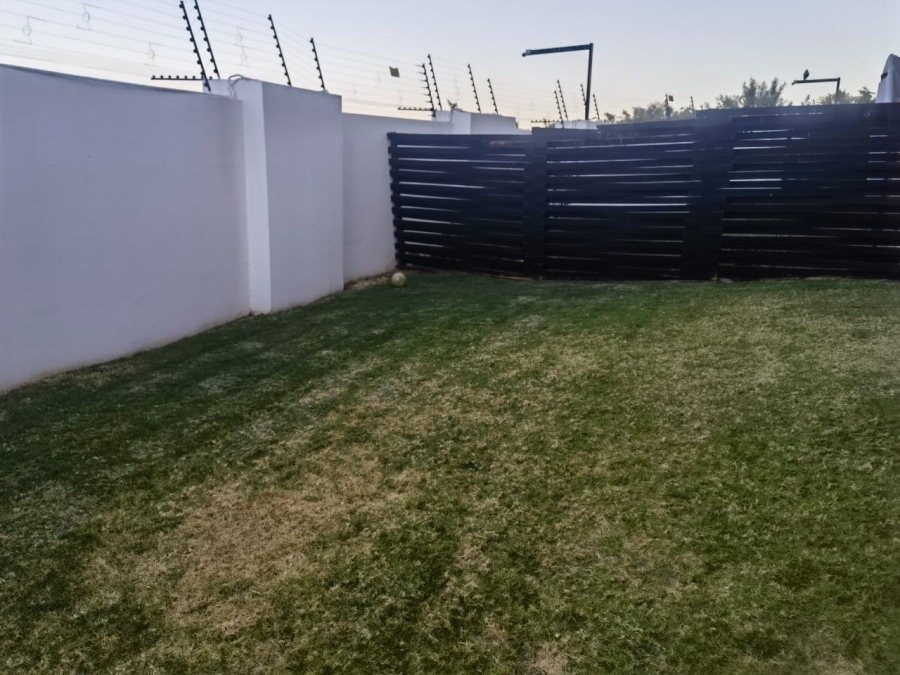 To Let 3 Bedroom Property for Rent in Greenstone Hill Gauteng