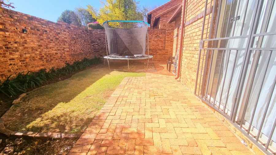 To Let 2 Bedroom Property for Rent in Halfway Gardens Gauteng