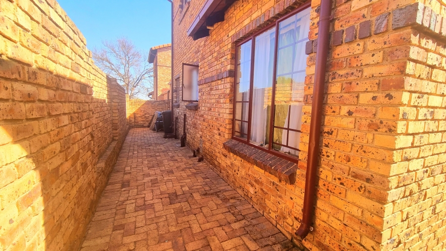 To Let 2 Bedroom Property for Rent in Halfway Gardens Gauteng