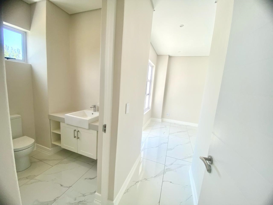 To Let 4 Bedroom Property for Rent in River Club Gauteng