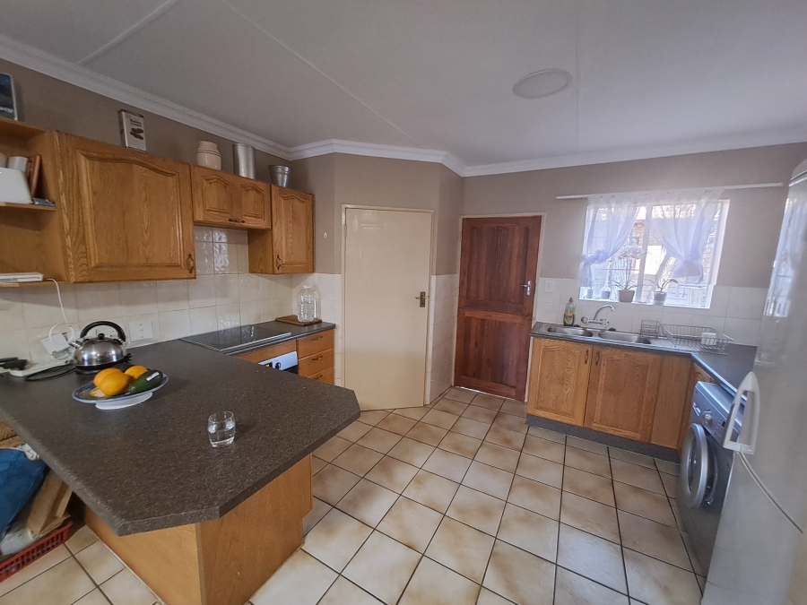 3 Bedroom Property for Sale in Eldoraigne Gauteng