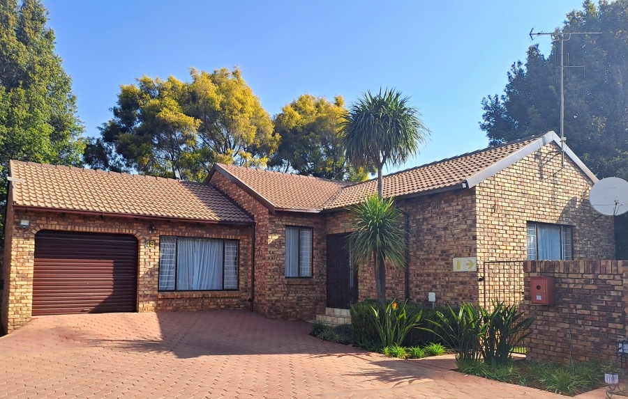 3 Bedroom Property for Sale in Eldoraigne Gauteng