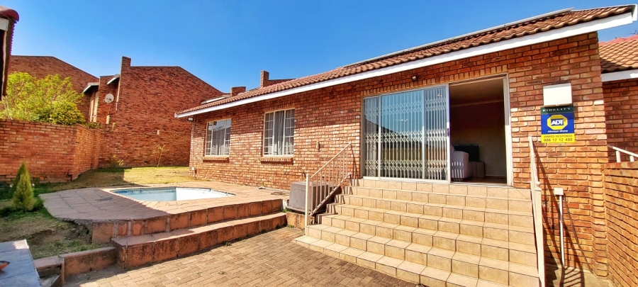 3 Bedroom Property for Sale in Halfway Gardens Gauteng