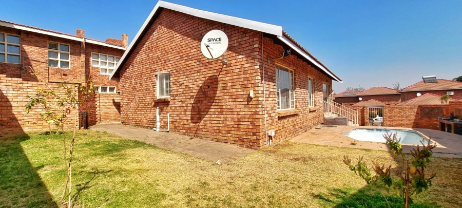 3 Bedroom Property for Sale in Halfway Gardens Gauteng