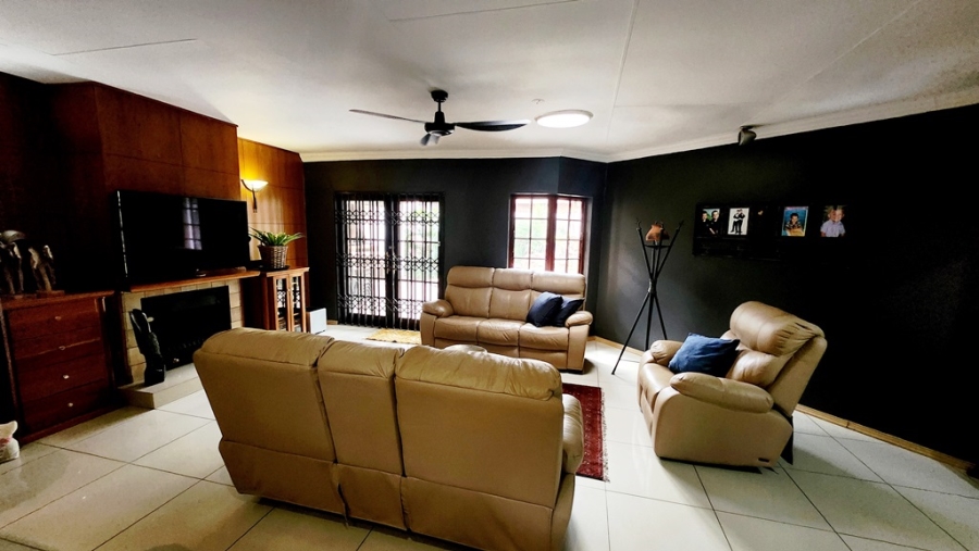 5 Bedroom Property for Sale in Eldoraigne Gauteng