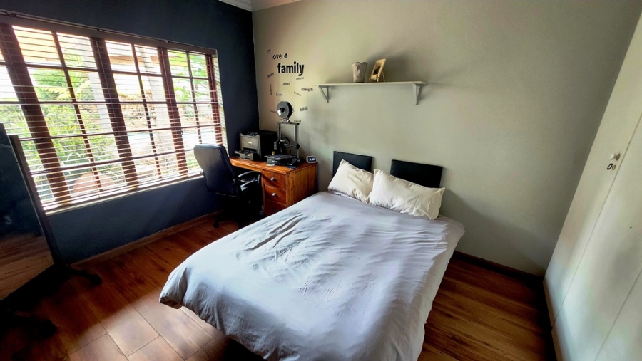 5 Bedroom Property for Sale in Eldoraigne Gauteng