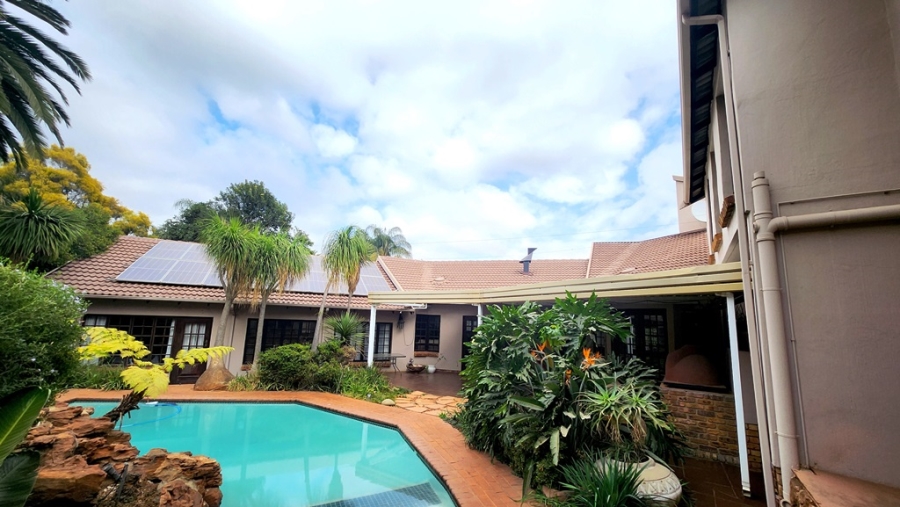 5 Bedroom Property for Sale in Eldoraigne Gauteng