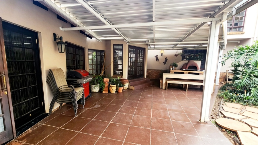 5 Bedroom Property for Sale in Eldoraigne Gauteng