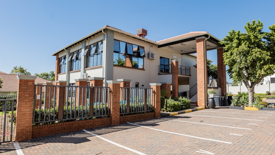 To Let 3 Bedroom Property for Rent in Greenstone Hill Gauteng