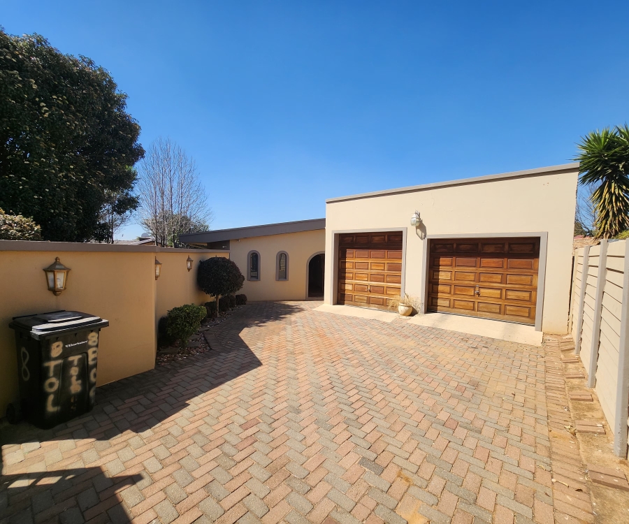 4 Bedroom Property for Sale in Birchleigh Gauteng