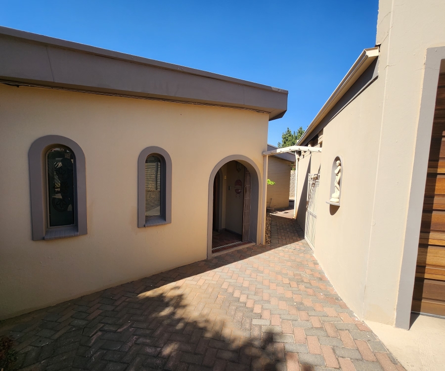 4 Bedroom Property for Sale in Birchleigh Gauteng