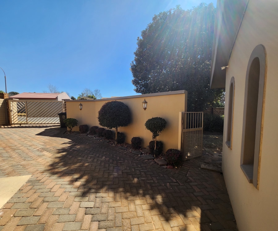 4 Bedroom Property for Sale in Birchleigh Gauteng