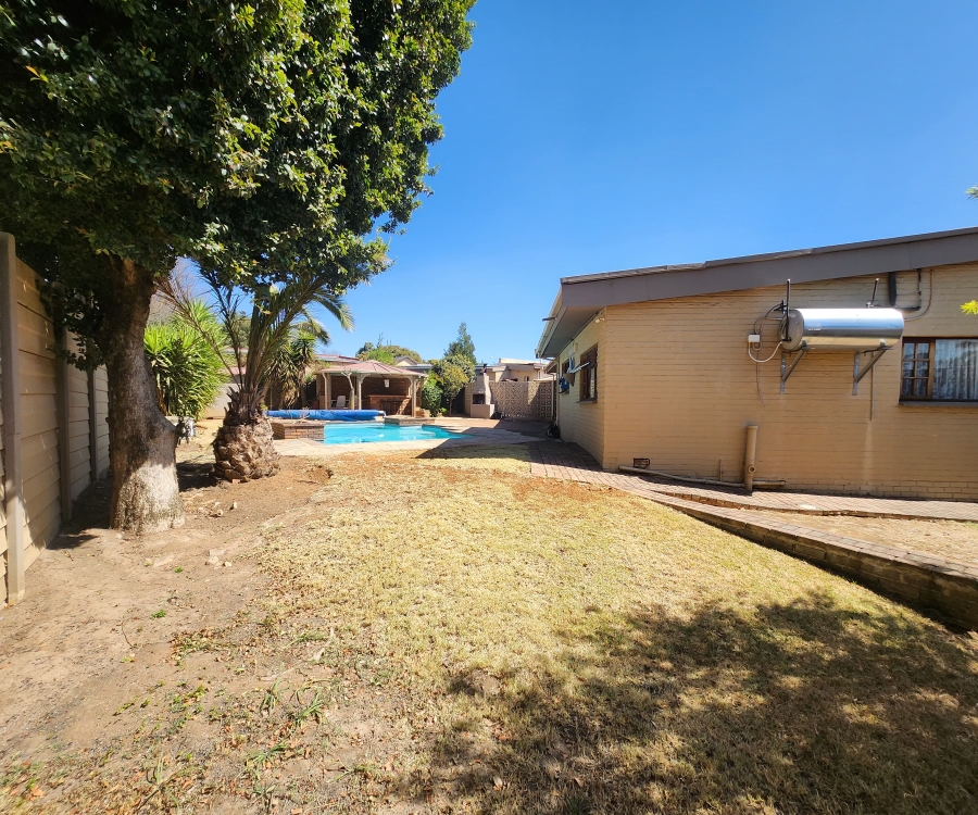 4 Bedroom Property for Sale in Birchleigh Gauteng