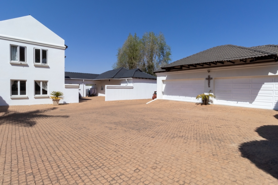 5 Bedroom Property for Sale in Cornwall Hill Gauteng