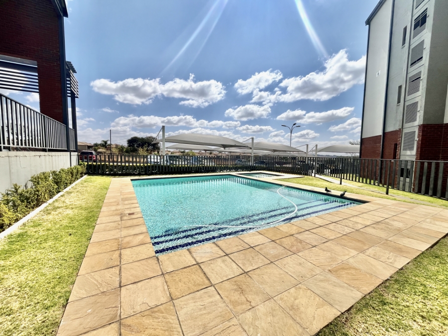 To Let 1 Bedroom Property for Rent in Erand Gardens Gauteng