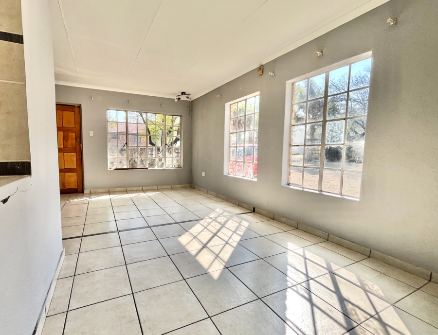 To Let 2 Bedroom Property for Rent in Vorna Valley Gauteng