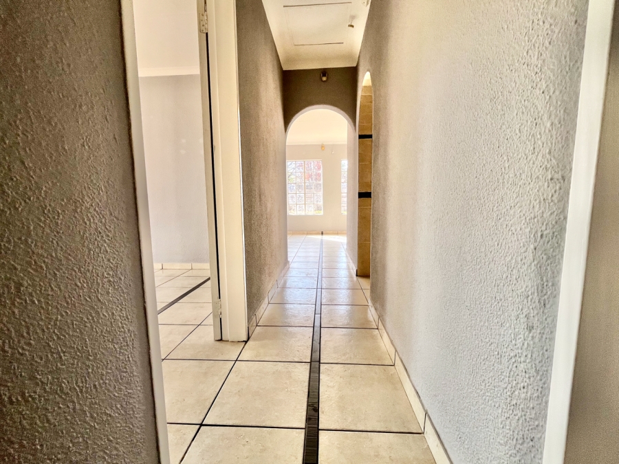 To Let 2 Bedroom Property for Rent in Vorna Valley Gauteng