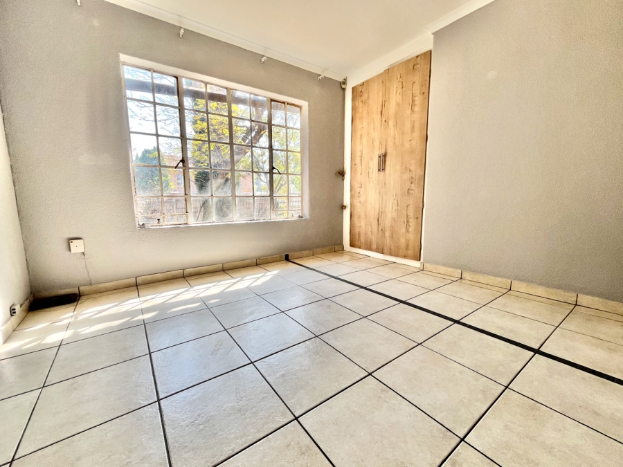 To Let 2 Bedroom Property for Rent in Vorna Valley Gauteng